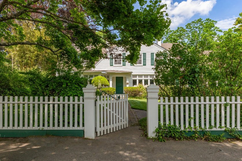 Built in 1832 and owned by the same family for nearly 50 years - photo 2