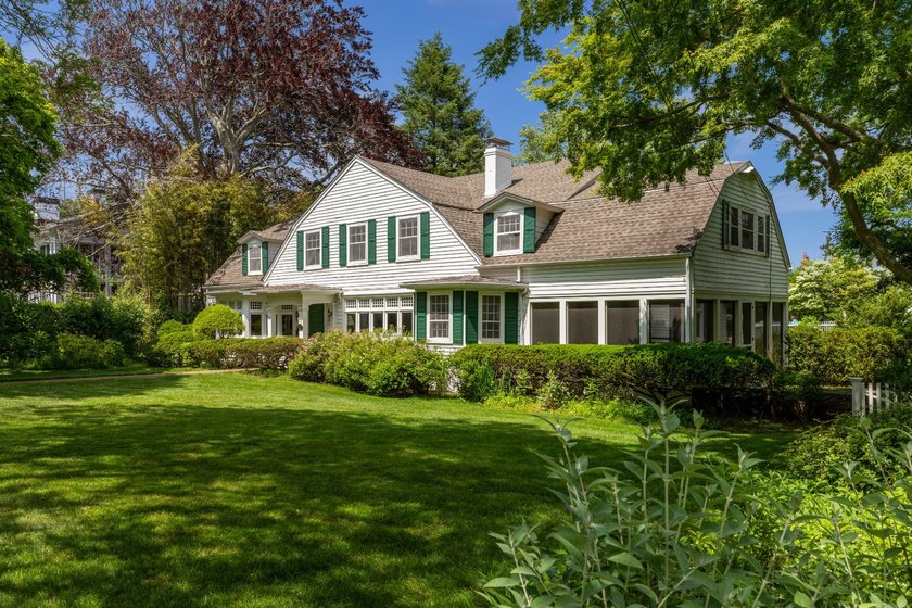 Built in 1832 and owned by the same family for nearly 50 years - photo 4