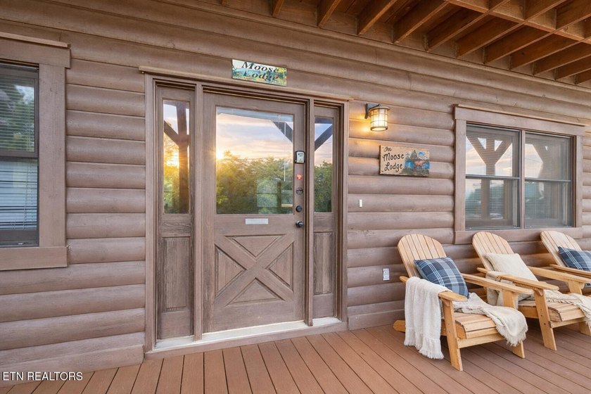 A Spacious Smoky Mountain Lodge with Panoramic Views &amp; Expansive - photo 4