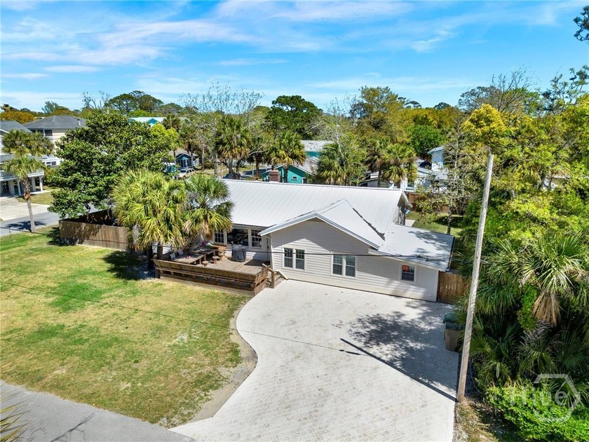 Welcome Home to this newly remodeled 8Bd / 5Ba home located on - photo 4