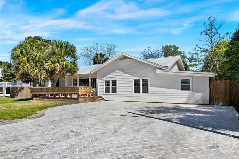 Welcome Home to this newly remodeled 8Bd / 5Ba home located on - photo 5
