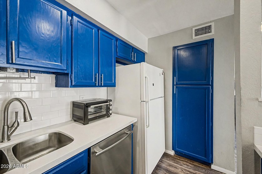 Seize the chance to own this end-unit townhome in Dobson Glen - photo 10