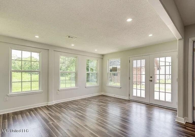 Welcome to 6535 Lakeshore Drive, where comfort and location come - photo 3