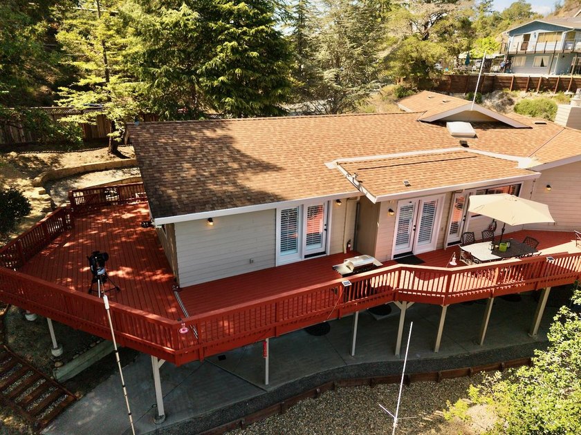 Welcome to this incredible home situated on a spacious corner - photo 14