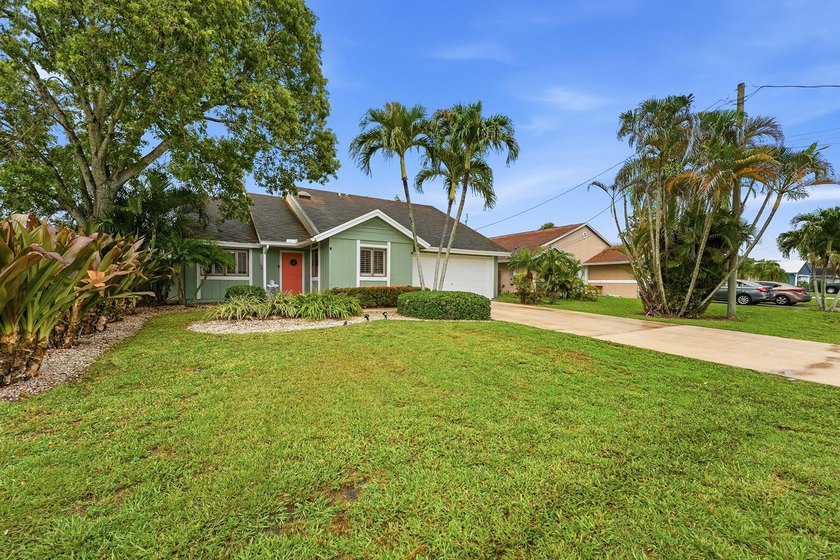 Welcome to this charming single-story residence in North Palm - photo 4