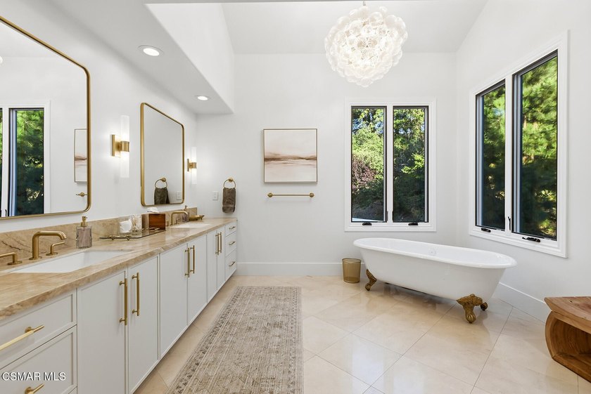 Absolutely striking transitional Mediterranean with a prime - photo 31