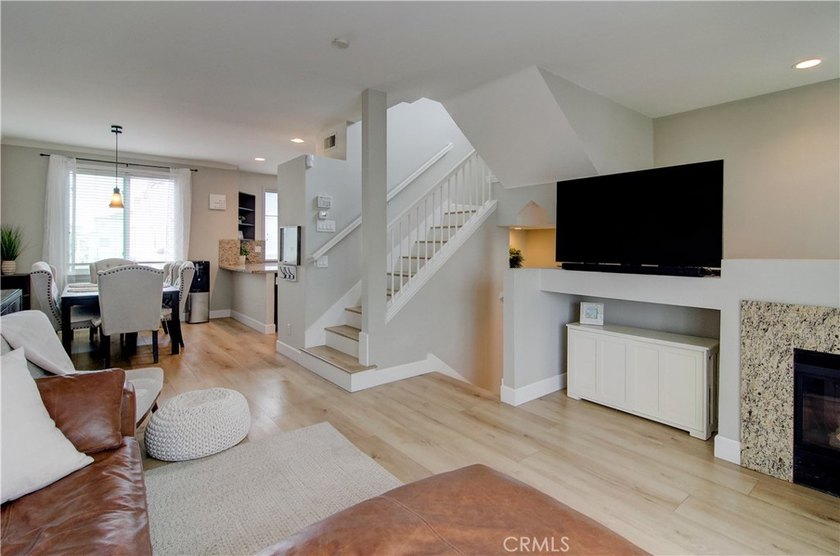 Fantastic purchase opportunity on this beautiful 2-bedroom plus - photo 3