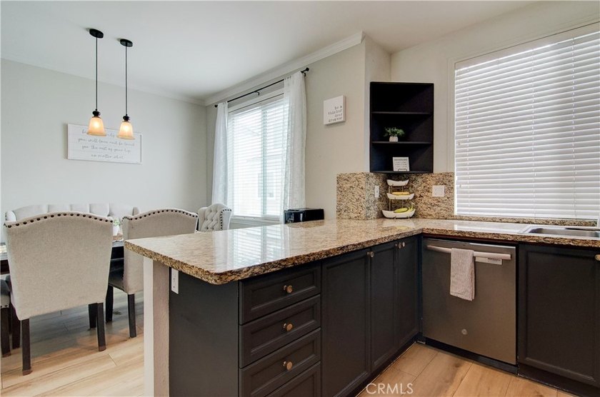 Fantastic purchase opportunity on this beautiful 2-bedroom plus - photo 7