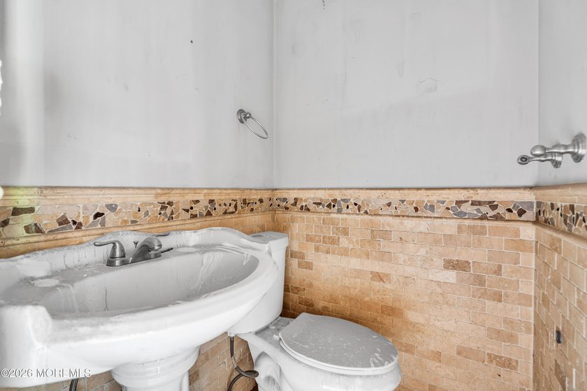 Endless potential in this 4-bedroom, 1.5-bath home offering a - photo 11