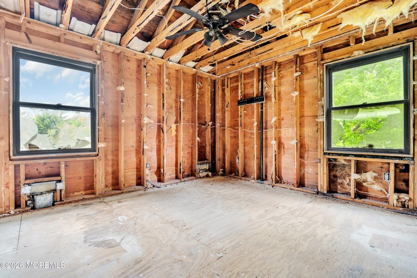 Endless potential in this 4-bedroom, 1.5-bath home offering a - photo 15