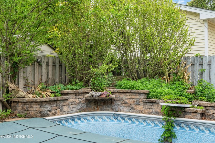 Endless potential in this 4-bedroom, 1.5-bath home offering a - photo 21