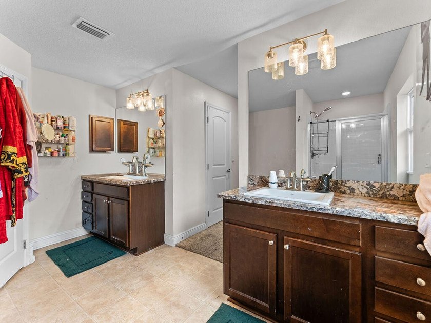 Welcome to this stunning and meticulously maintained 4-bedrm + - photo 10