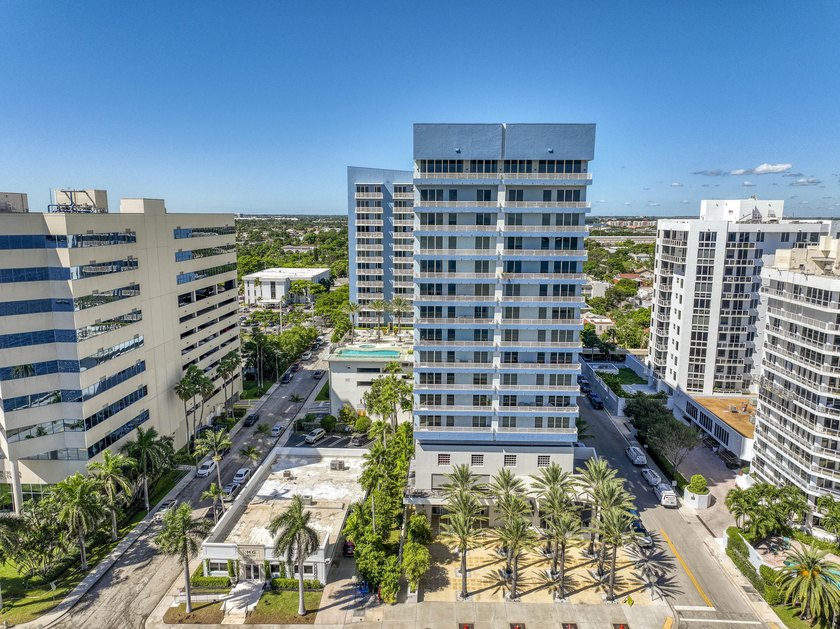 Beautifully updated corner-unit penthouse just steps to the - photo 8