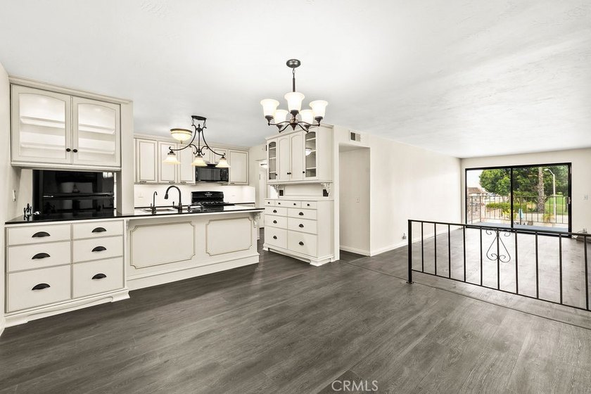 OCEAN AND GOLF COURSE VIEWS!!! Beautifully upgraded 2-bedroom - photo 2