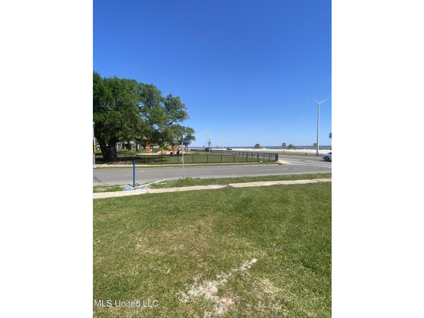 1602 Beach Boulevard, Biloxi, MS - Premier Beachfront Lot with - photo 3