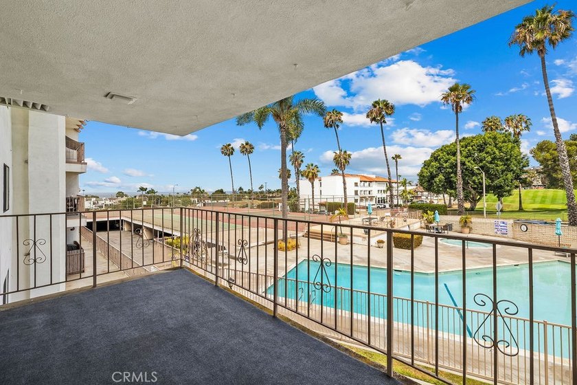 OCEAN AND GOLF COURSE VIEWS!!! Beautifully upgraded 2-bedroom - photo 3