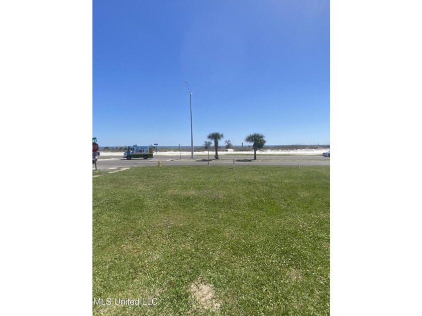 1602 Beach Boulevard, Biloxi, MS - Premier Beachfront Lot with - photo 4