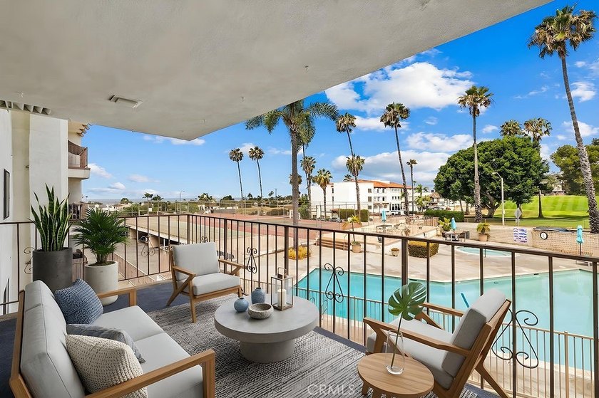 OCEAN AND GOLF COURSE VIEWS!!! Beautifully upgraded 2-bedroom - photo 4