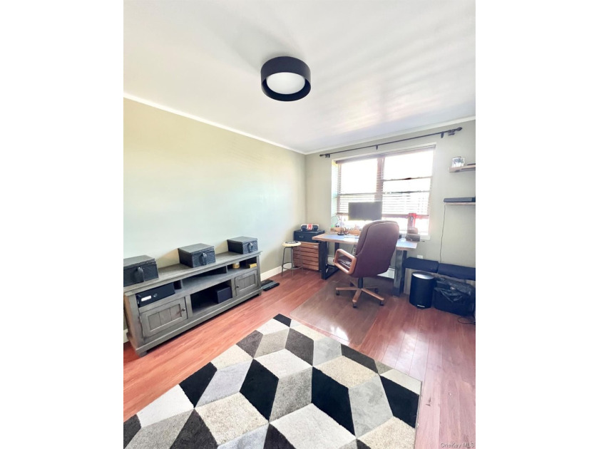 Beautiful 2 Bedroom Condo Just Steps To The Beach. Renovated - photo 11