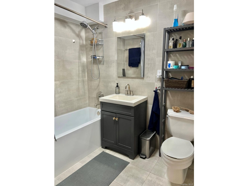 Beautiful 2 Bedroom Condo Just Steps To The Beach. Renovated - photo 13