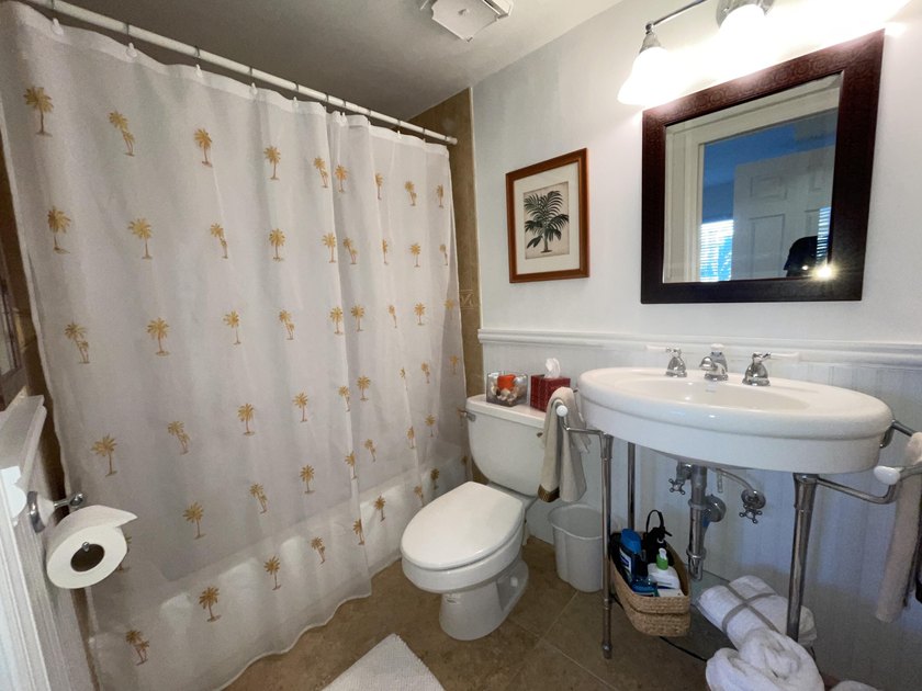 Newly refreshed top floor unit with fabulous intracoastal views - photo 15