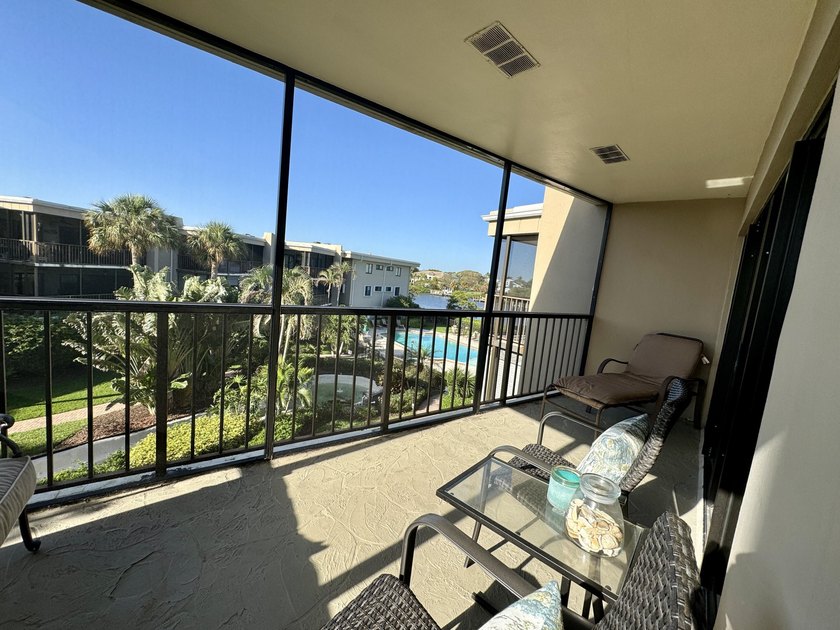 Newly refreshed top floor unit with fabulous intracoastal views - photo 20