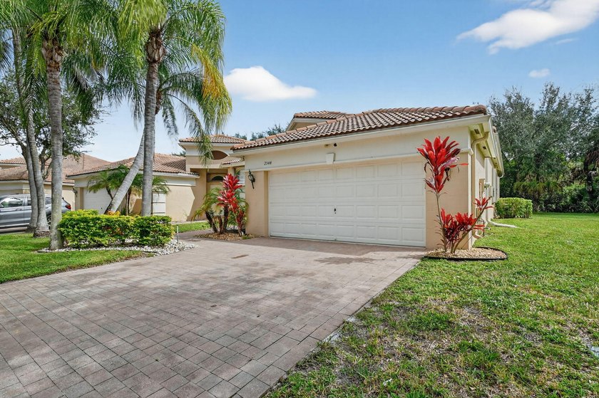 Welcome to this beautiful townhome in the highly desirable - photo 3