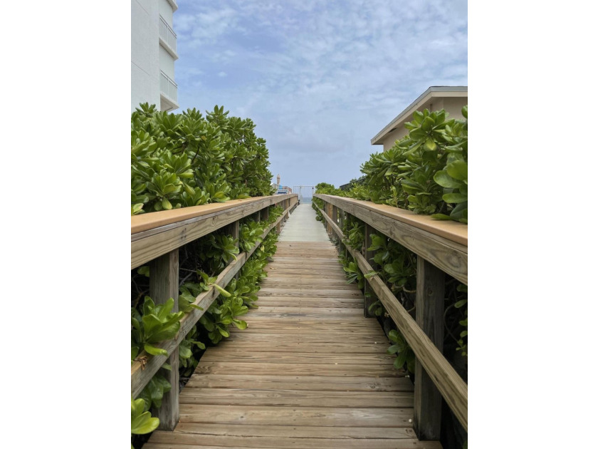 Newly refreshed top floor unit with fabulous intracoastal views - photo 24