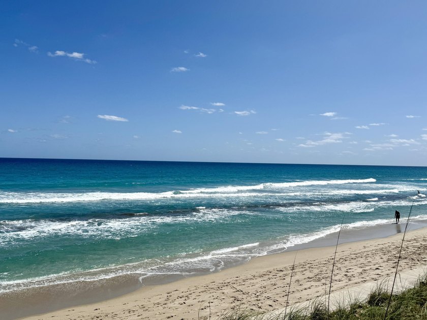 Newly refreshed top floor unit with fabulous intracoastal views - photo 26