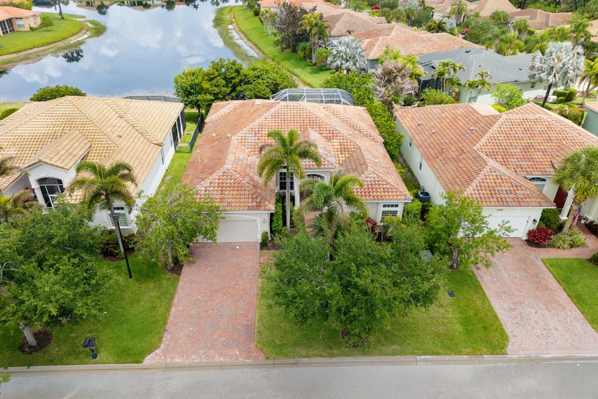 Come see this Beautiful 3 bedroom, 2.5 bath home in the gated - photo 2