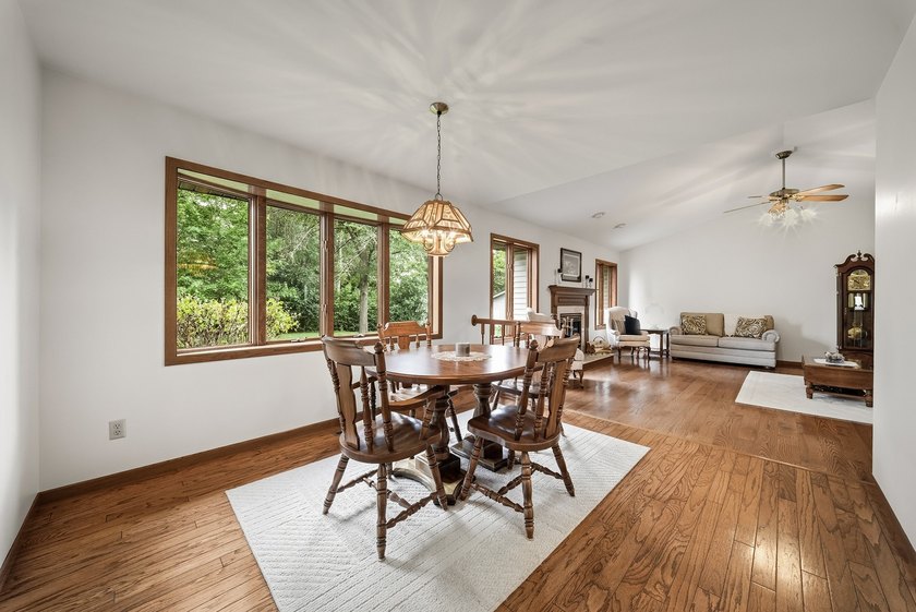 Beautifully maintained and set on a corner lot, this ranch-style - photo 17