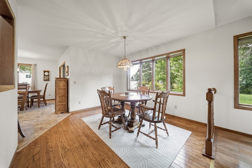 Beautifully maintained and set on a corner lot, this ranch-style - photo 18