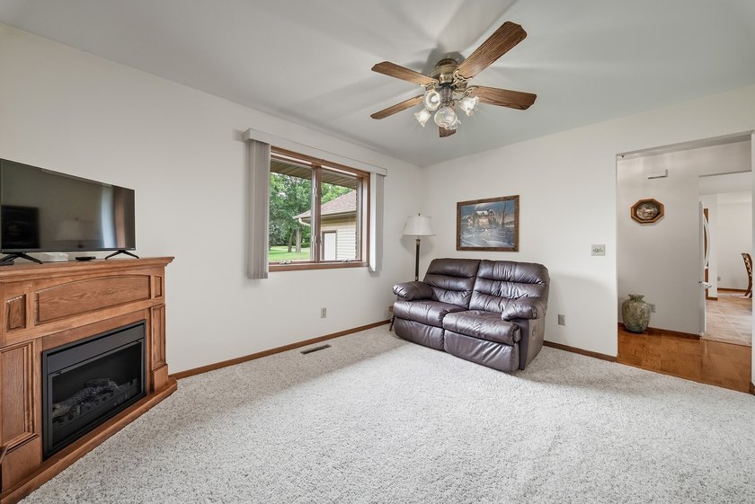 Beautifully maintained and set on a corner lot, this ranch-style - photo 20