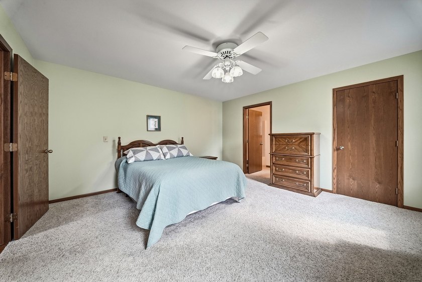 Beautifully maintained and set on a corner lot, this ranch-style - photo 21