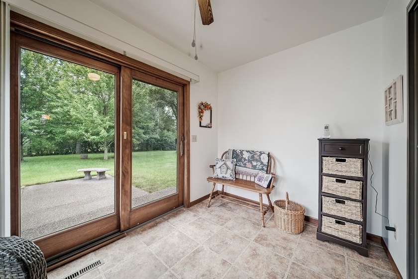 Beautifully maintained and set on a corner lot, this ranch-style - photo 27