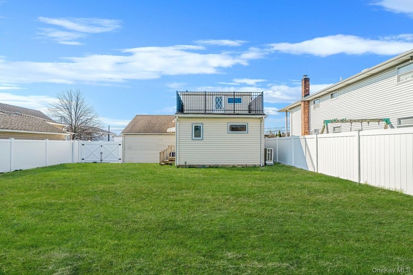 Welcome to this beautifully maintained 3 bedroom, 2 full - photo 29