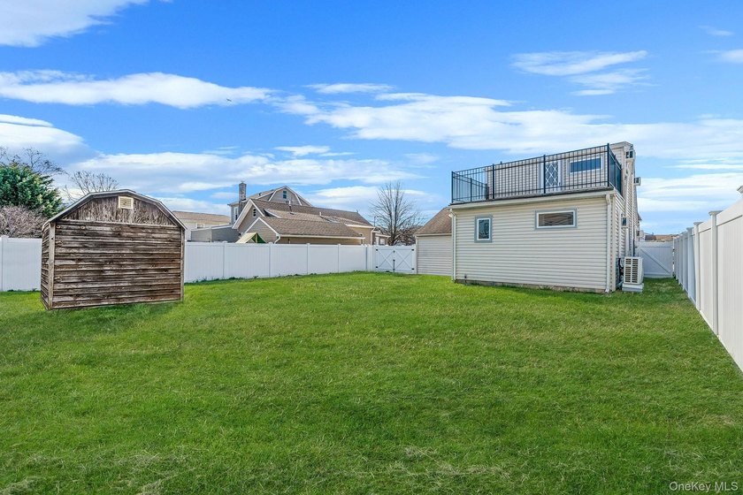 Welcome to this beautifully maintained 3 bedroom, 2 full - photo 31