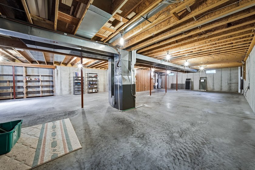 Beautifully maintained and set on a corner lot, this ranch-style - photo 32