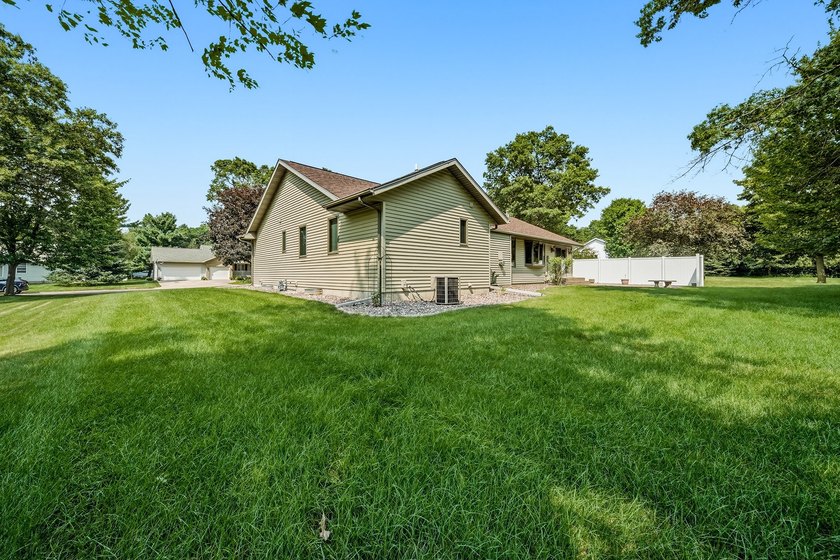 Beautifully maintained and set on a corner lot, this ranch-style - photo 40