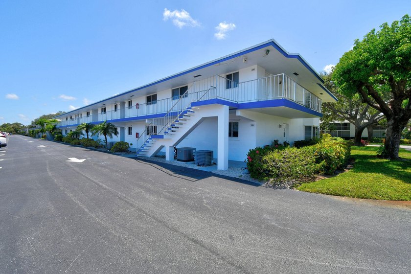 Welcome to Tequesta Garden ,this quaint community is - photo 2