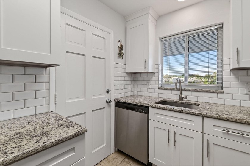 Welcome to Tequesta Garden ,this quaint community is - photo 10