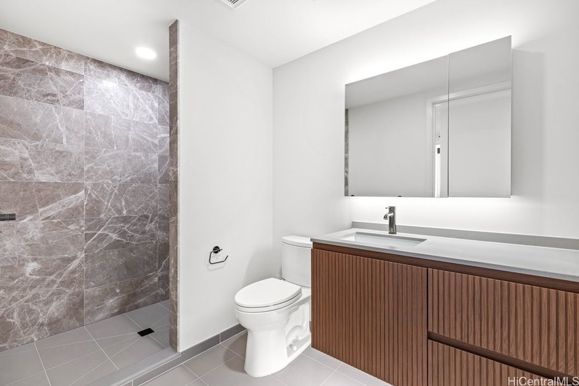 Welcome to Unit 1402 at The Park Ward Village beautifully - photo 19