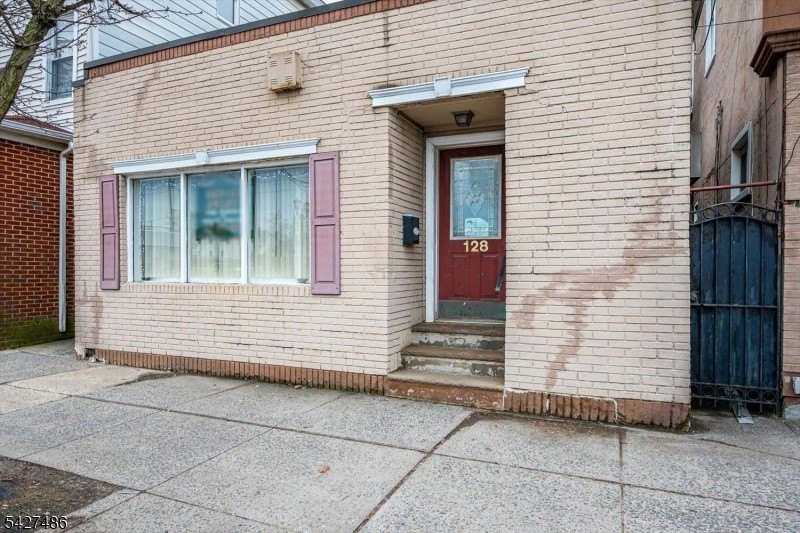 Amazing opportunity to Own a Mixed-Use House / Building. This - photo 29