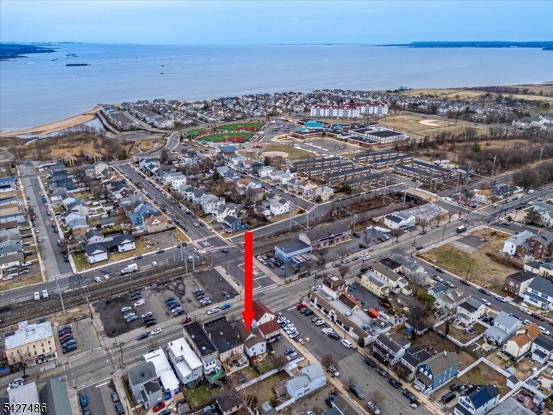 Amazing opportunity to Own a Mixed-Use House / Building. This - photo 31