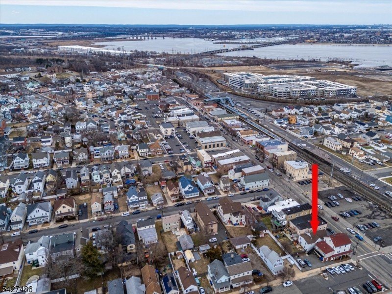 Amazing opportunity to Own a Mixed-Use House / Building. This - photo 36