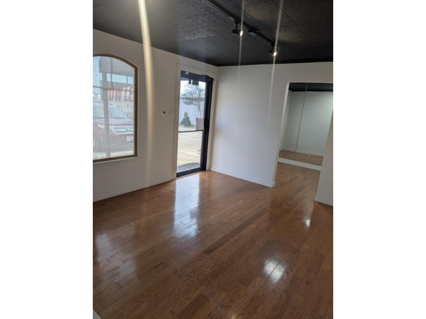 Versatile Commercial Property with Flexible Multi-Tenant or - photo 19