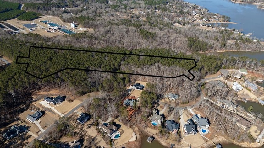Prime 14.65-Acre Estate or Development Opportunity in Harborside - photo 2
