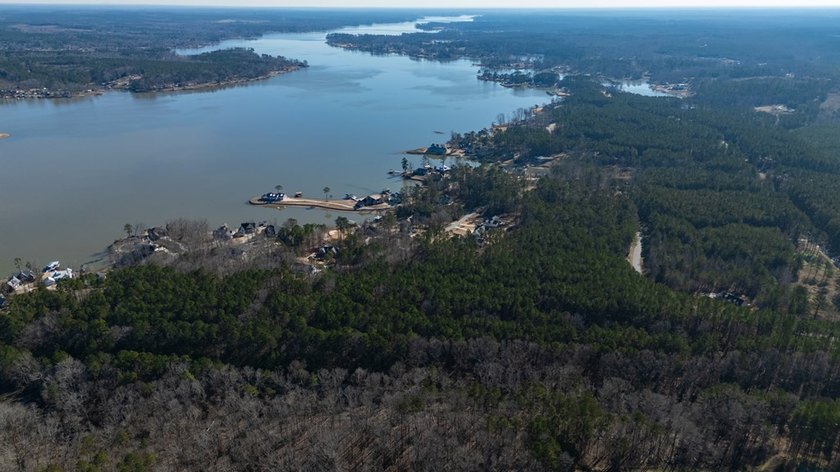 Prime 14.65-Acre Estate or Development Opportunity in Harborside - photo 3