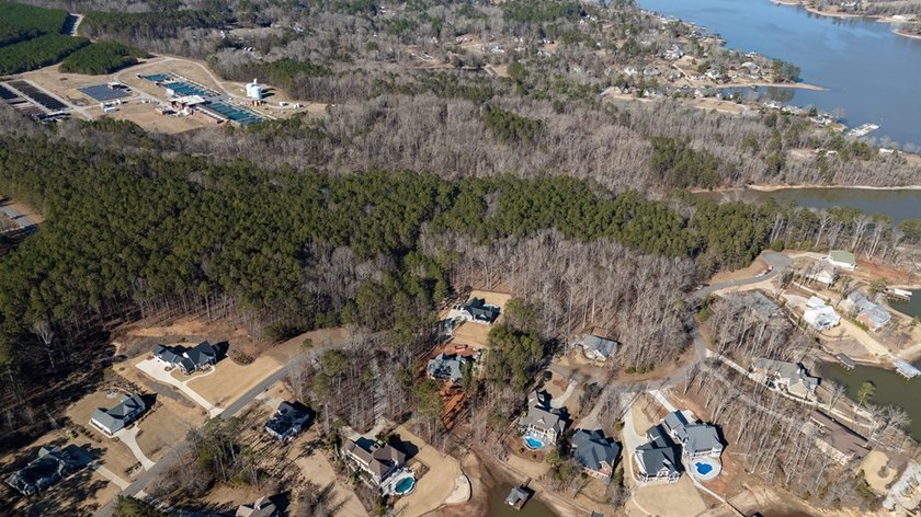 Prime 14.65-Acre Estate or Development Opportunity in Harborside - photo 10