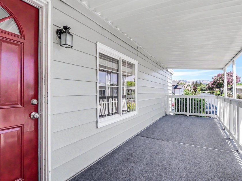 Welcome to this beautifully updated 3 bedroom, 2 bath residence - photo 21
